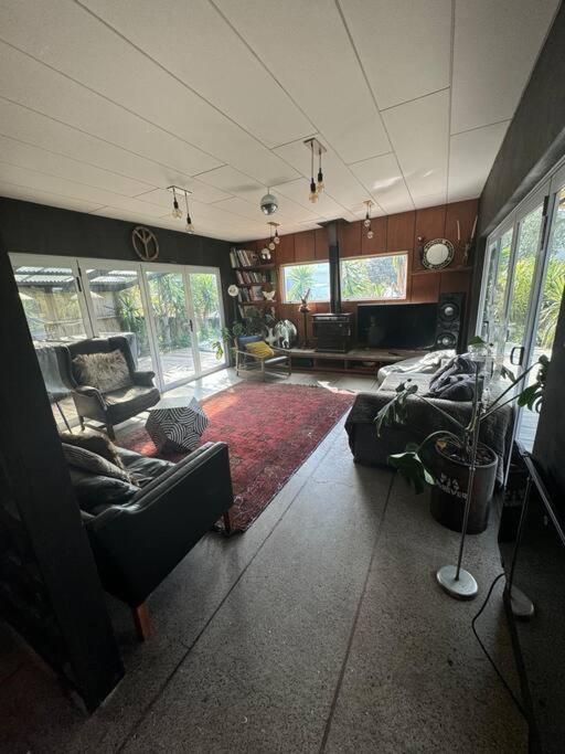 Electric Waihi Beach House - Family & Dog Friendly, Close To Beach, Pool Table, Outdoor Fire Room, Skate Ramp Bowentown 外观 照片