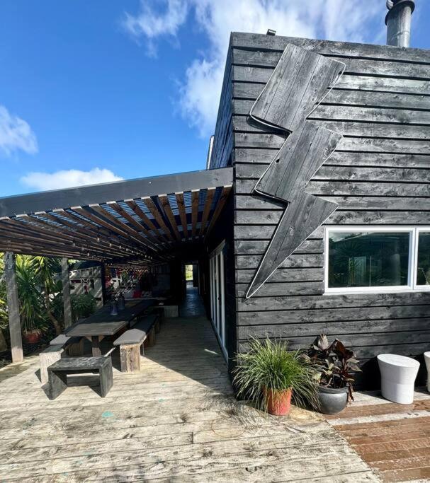 Electric Waihi Beach House - Family & Dog Friendly, Close To Beach, Pool Table, Outdoor Fire Room, Skate Ramp Bowentown 外观 照片